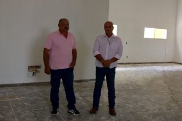 Prefeito e vice prefeito visitam obras do Paço Municipal