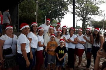 Platina recebe Papai Noel e realiza distribuição de brinquedos