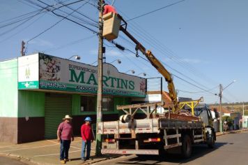 Prefeitura avança com a implantação de luzes de Led pelas ruas da cidade.