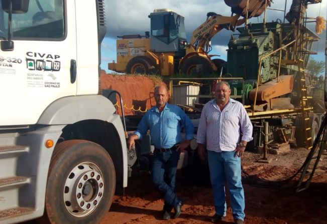 Platina recebe Máquina de Triturar entulho do CIVAP