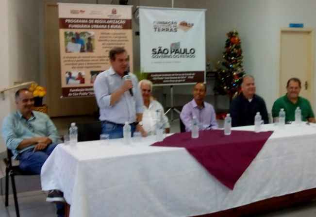 Prefeitura e Itesp entregam 30 títulos de propriedade a moradores de Platina.