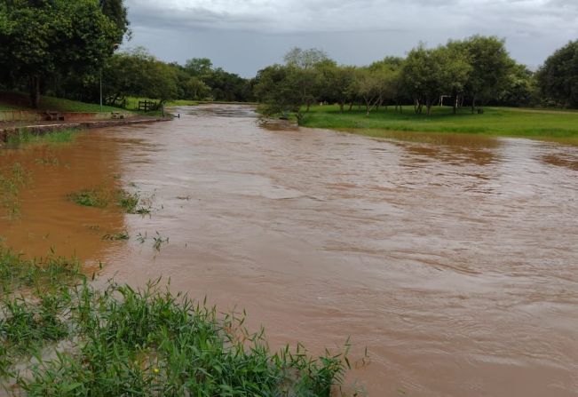 Vazão do Rio Pary aumenta após chuva dos últimos dias.